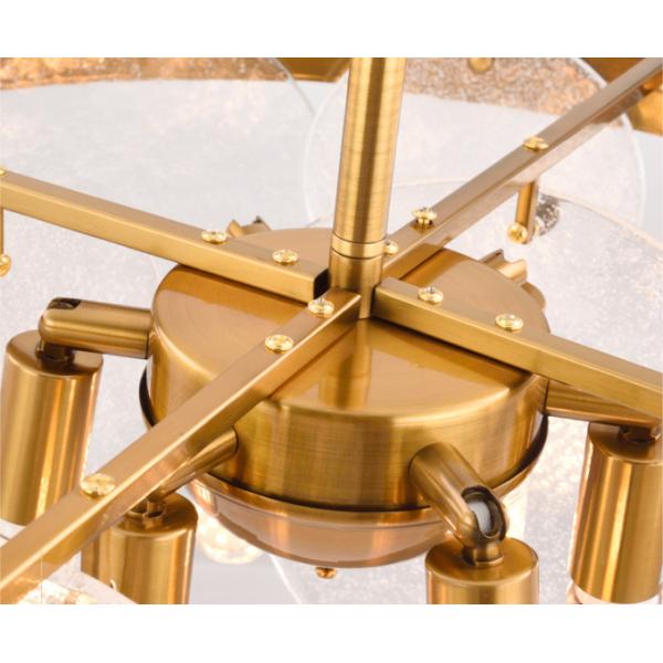 Гальванизировать золото заморозило белое стеклянное тело лампы привесных ламп сгущенное