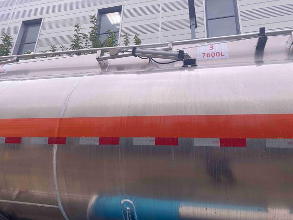 Low-Priced Steel Fuel Tank Car 3-Axis Aluminum Alloy Oil Tank Truck for Transportation