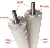 Une brosse à rouleaux cylindriques personnalisable pour les pommes de terre végétales et les carottes