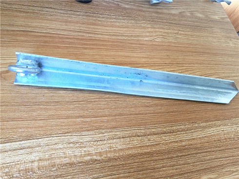 На открытом воздухе располагаясь лагерем стальные шипы земли горячего погружения колышков шатра ногтя гальванизированные стальные