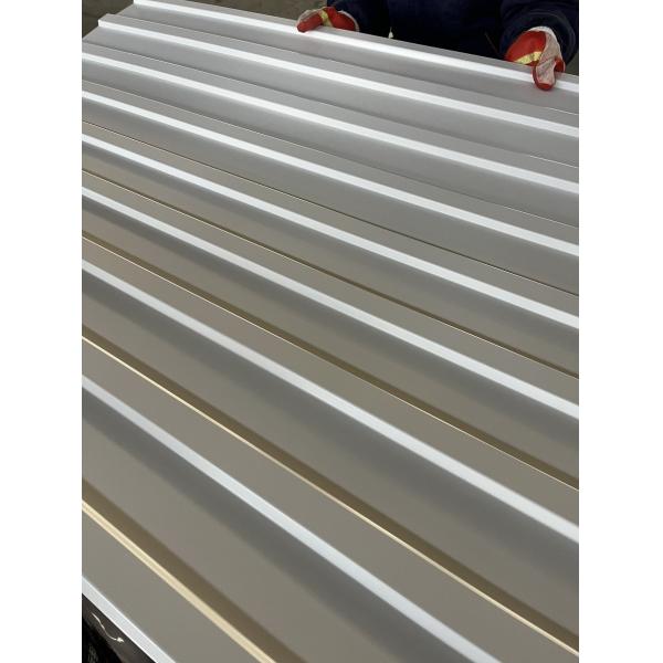 Стоящие стеклянные плитки из стали Покрашенные стальные / алюминиевые гофрированные стальные листы панели коммерческие здания крышевые плитки