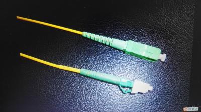 O cabo do remendo de Patchcord do terminal do SC APC LC personalizou o comprimento amarelo preto branco