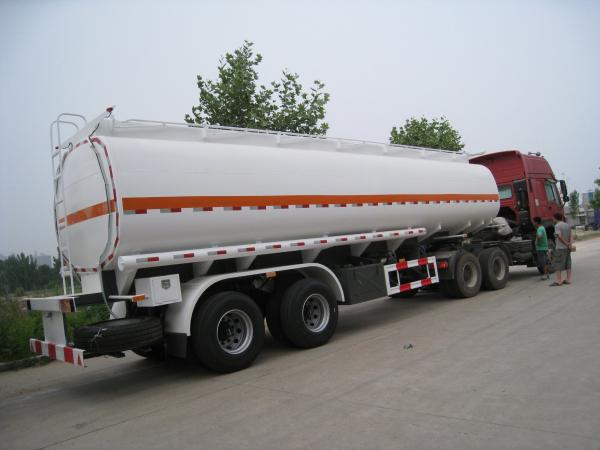 Van-Type 3 Axles Oil/Fuel Tank Semi Trailer with Heavy Mechanical Suspension