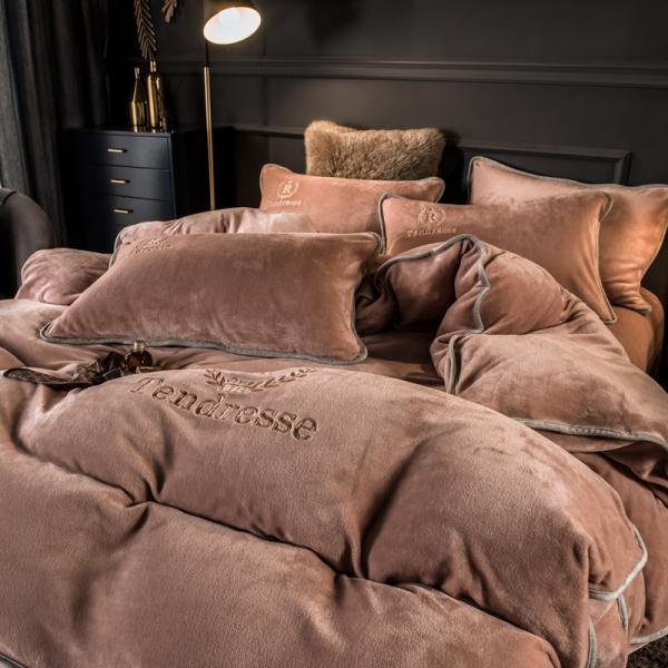 Home Grade Grade A Customized Solid Milk Velvet Embroidery Bonded Four Piece Set
