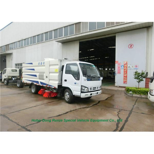 Outdoor Vacuum Isuzu Road Sweeper Truck / Urban Street Road Cleaning Vehicle