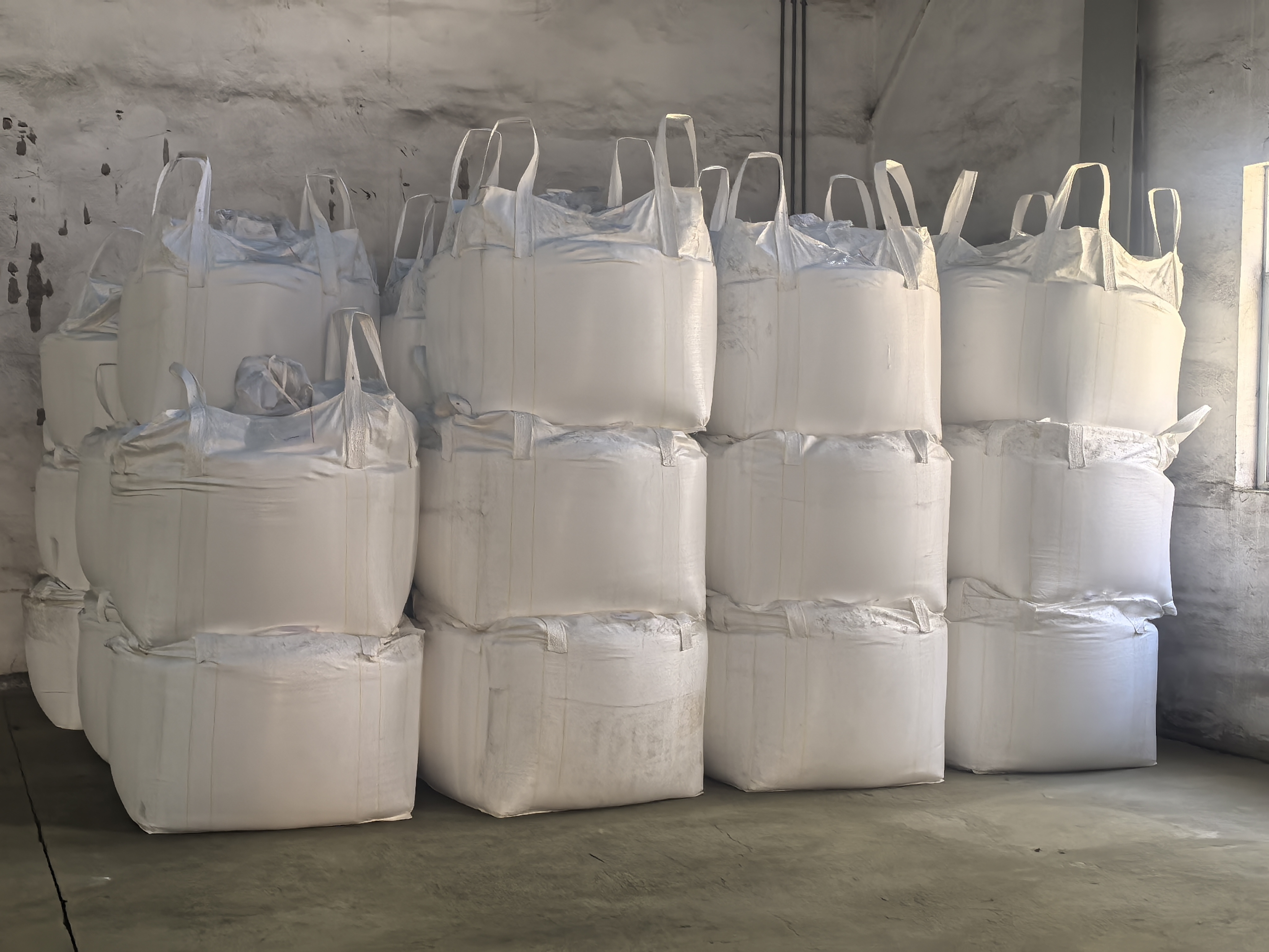Industrial Grade Anhydrous Sodium Sulphate Powder for in Manufacturing Processes and Chemical Industry Applications