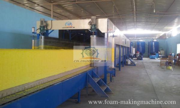 Équipement d'injection de mousse de polyuréthane Machine à mousser PU haute pression avec une hauteur de moussage de 1,0 à 1,25 m