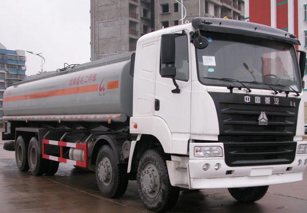 Sinotruk HOWO 20000L-30000L fuel tank truck / oil tank vehicle fuel truck