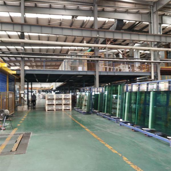 Anti Refective Low Iron Clear Glass Glass Polished Solar Panel Customized