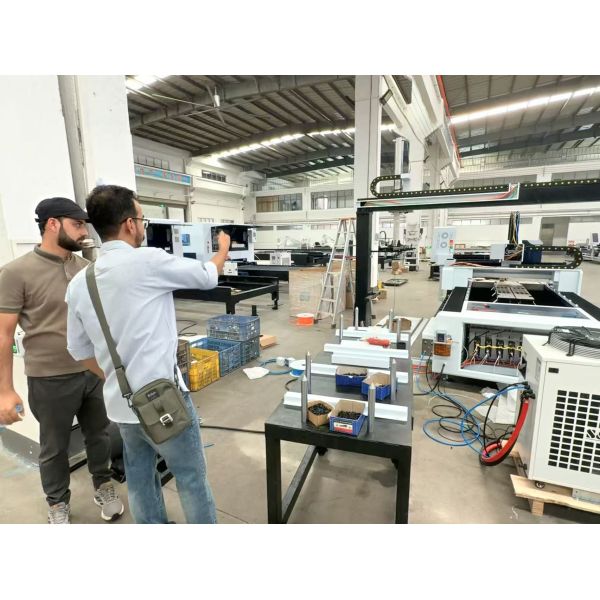 QH - 3015F Single Platform Sheet Metal Laser Cutting Machine 3000W with robotic loading and unloading systems