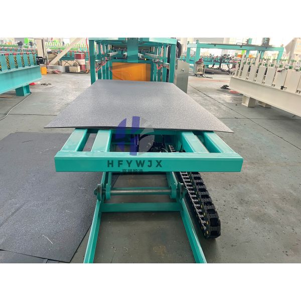 Leveling Cutting Shearing Machine With 15 Rows Top 16 Rows Bottom Rolls 7.5kW Servo Motor And PLC Control System