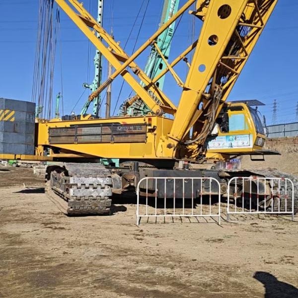 Yellow 180T Used Crawler Crane With Flexible Amplitude Jib Angle