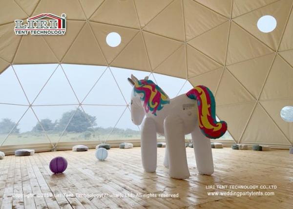 Barraca do hotel de Glamping da estrutura da abóbada Geodesic com tela branca do PVC para 5-8 pessoas
