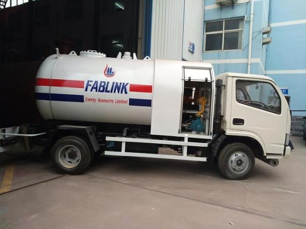 5.5CBM Small Propane Cylinder Truck , 2 Tons Mobile Lpg Truck Tanker