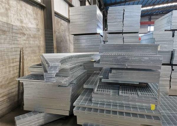 48 Inch Anti Skid Stair Treads Steel Grating Walkway Mill Finished