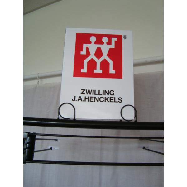 2 présentoirs de plancher en métal de fil de manières avec des roulettes démantèlent la structure