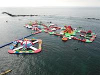 Parque acuático flotante inflables impermeable determinado por el tamaño y el rápido envío por aire