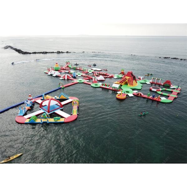 Parque acuático flotante inflables impermeable determinado por el tamaño y el rápido envío por aire