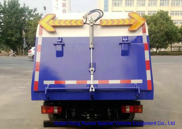 Foton Mini Road Sweeper Truck , Mechanical Street Sweeper With 4 Brushes 2 Cbm Trash