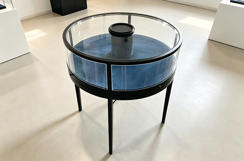 Matte Black Counter Jewellery Blue Ambient Light Black Jewelry Display Stands
