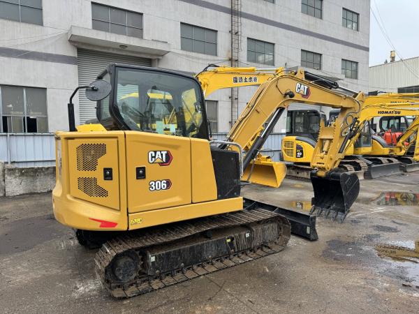 CAT306 Mini Digger Tier 4 Engine Urban Digging In 1.5m Alley