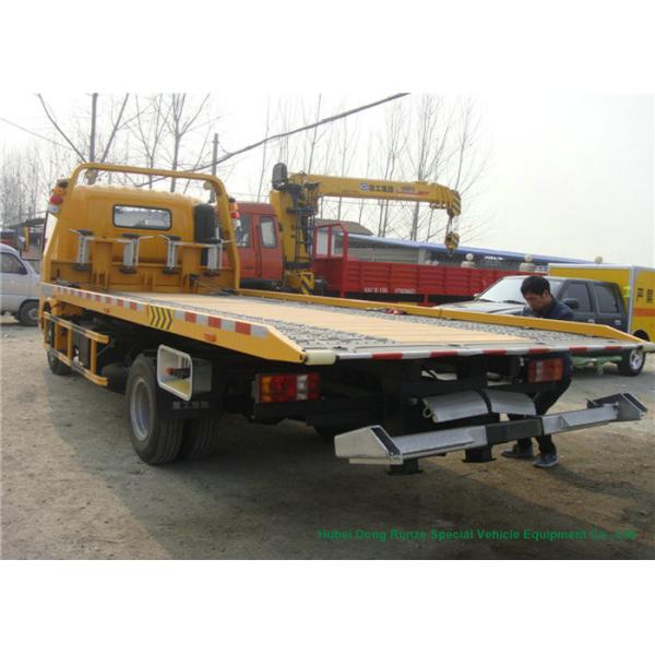 HOWO Light Duty Flatbed Tow Truck Carrier For Car / SUV Road Recovery 3 - 5 Ton