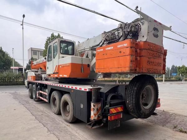 Crane de camion pliable de 80 tonnes par Zoomlion Crane de levage tout terrain pour machines de construction