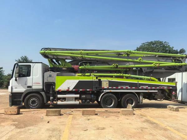 Le camion de pompage Zoomlion ZLJ5350THBBE 49X-6RZ d'occasion 2019 est à vendre