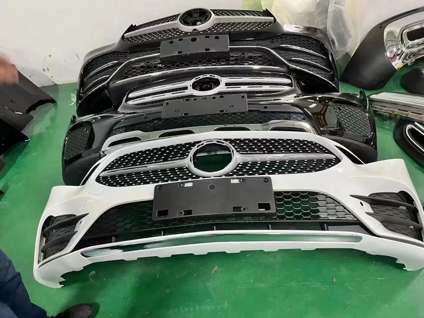 Mercedes Benz W210 E210 Передний бампер Автомобильные запасные части 2108852325