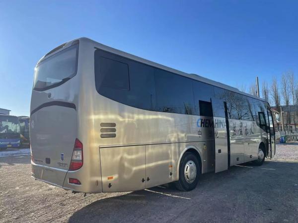Segundo treinador usado ônibus usado ZK6127 Bus de Yutong dos assentos do ônibus de turista 51 da mão
