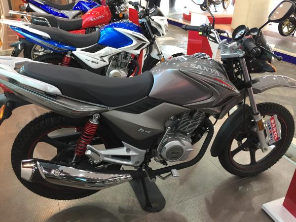 150CC Engine Gas Powered Motorcycle Multiple Front Headlight Seat Cushion With Air Bag