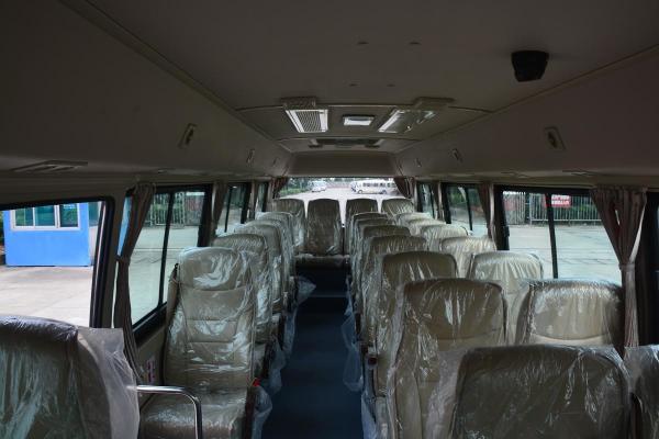 Pneumatic Folding Door Transport Minivan Toyota Coaster Van 3300mm Wheelbase