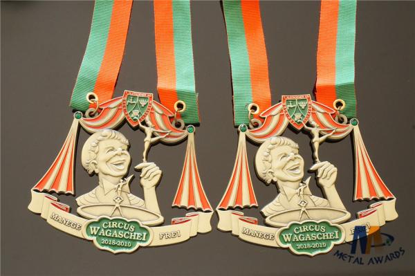 Shiny Brass Die Cast Mold Math Medals Awards With 2 Eyes Medaille Bespoke Type