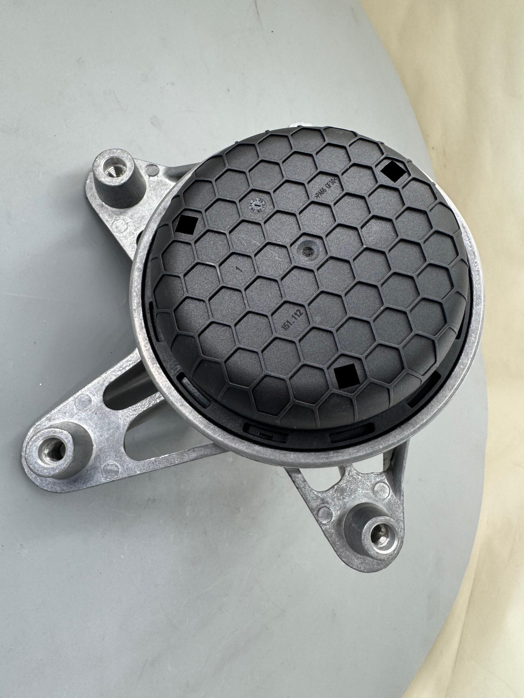 BOIGEVIS High Quality Engine Mounts 1672405400 for Benz