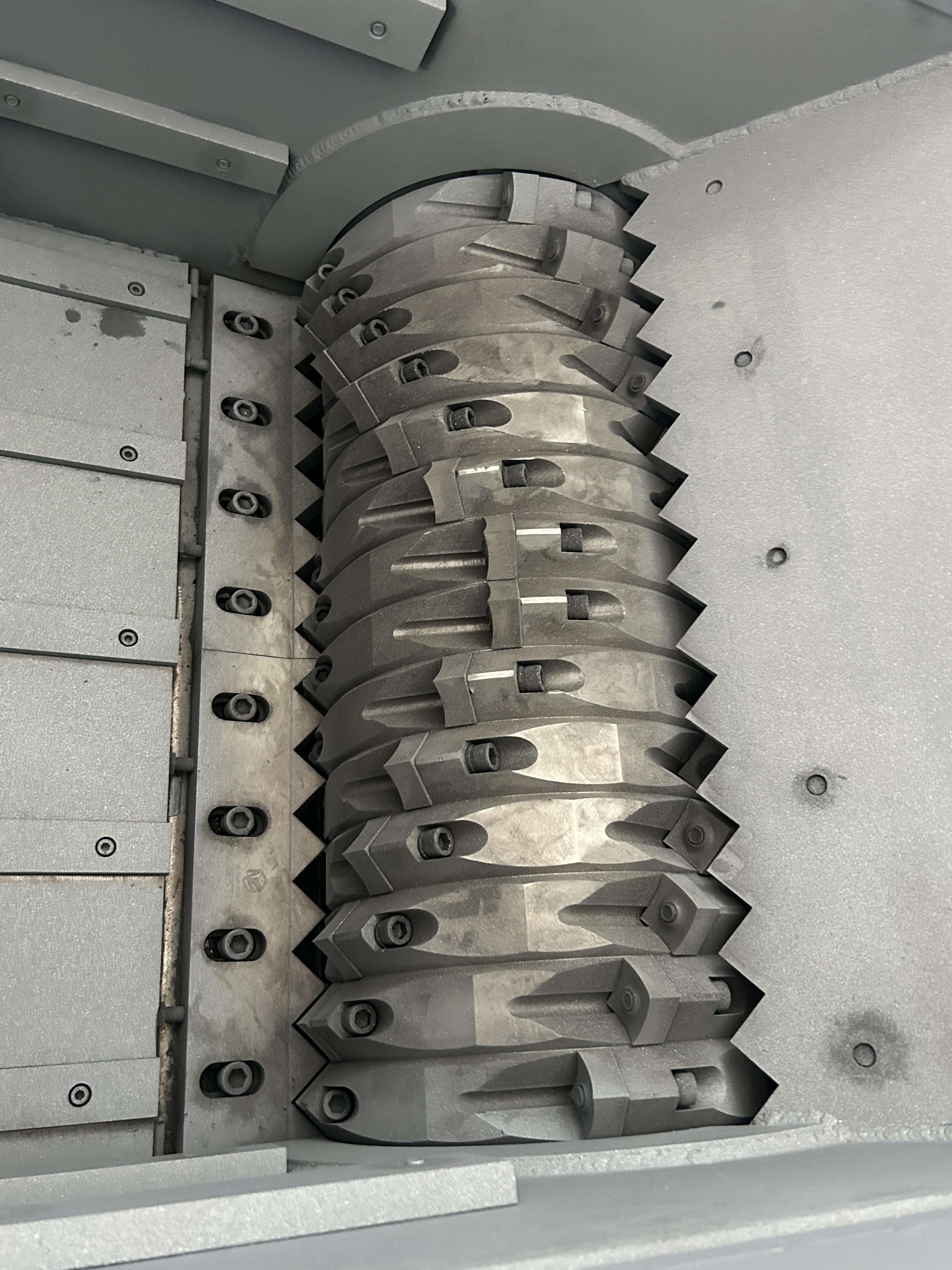 Multi Material Waste Plastic Crusher for PP Drum PVC Pipe LDPE and Pet Bottle/Shredder Recycling Line