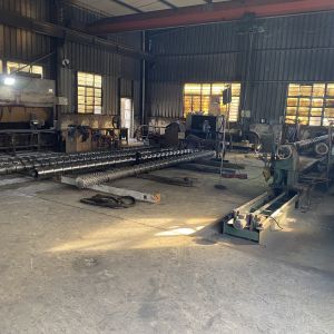 Plastic granulator screw and barrel