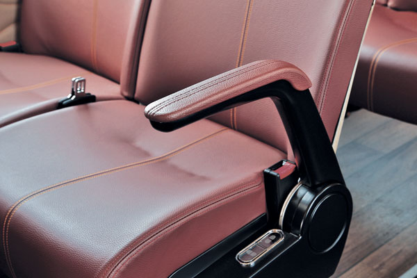 12m Golden Dragon Coach Bus 24-54 Seats 375HP Euro 4 XML6129J15S1