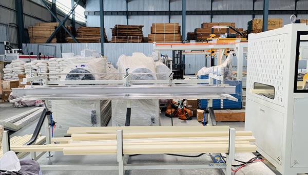 Manufacturing Plant WPC Door Profile Extrusion Line 22-25m * 2.5m * 2.5m at Competitive