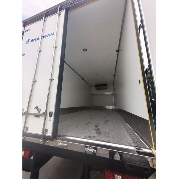 Shacman L3000 Diesel Fuel Reefer Cargo Van Manual Transmission Refrigerator Truck