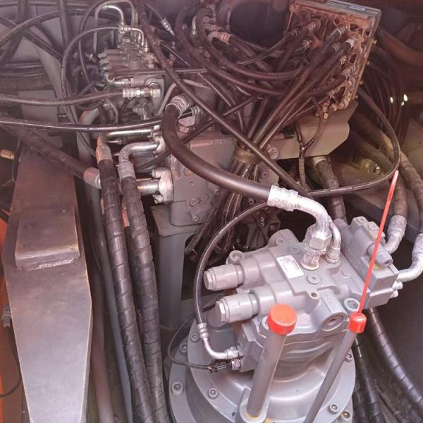 Competitive Price Excavator Used Hitachi Crawler Excavator Secondhand ZX240 Excavator
