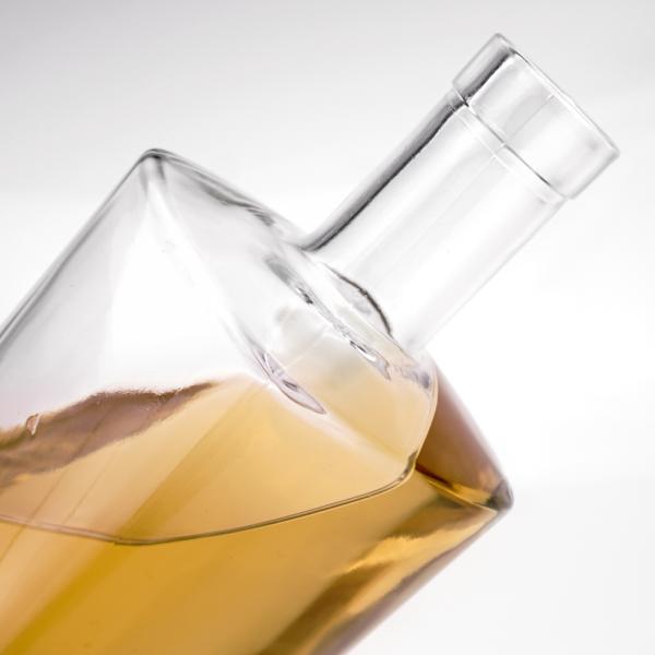 Cap Type Cork Screw Both 750ml Glass Liquor Bottle for Whiskey Gin Vodka Spirit Wine