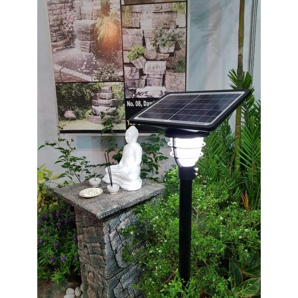 LiFePO4 Battery Led Solar Yard Lights 210lm/w Aluminum Alloy Lamp Head For Garden