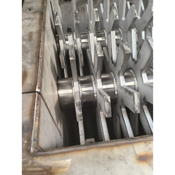 Sludge Crusher Shredder For High Moisture Content With Twin Shaft Shearing Anti Corrosion