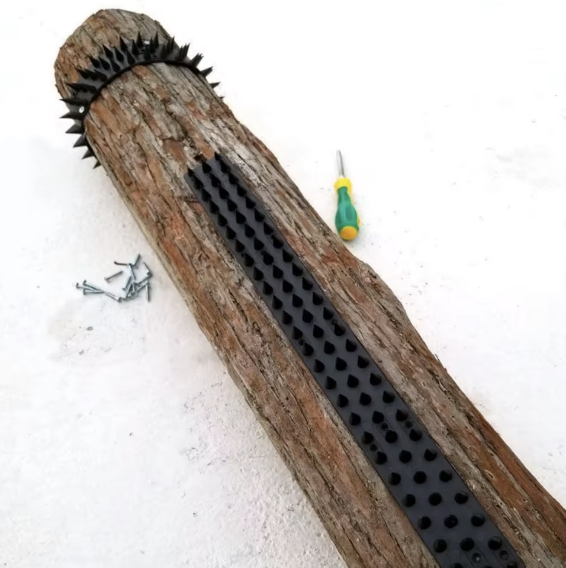 Black Plastic Livestock Self Scratching Board 33X42cm for Relieving Itchiness in Farm Animals