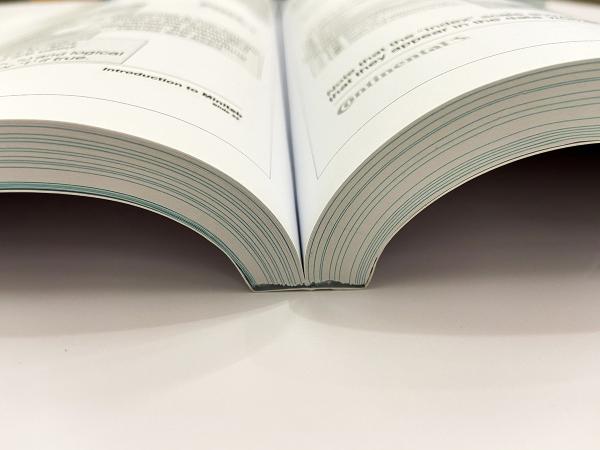 Glue de ligação de livros com baixo COV Adesivo de fusão a quente Resistência a altas temperaturas