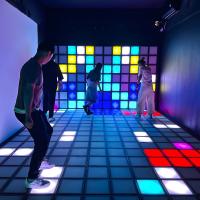 Parque de diversiones 30x30cm Activar piso de juegos interactivos Parque deportivo interior Camping al aire libre Popular 1560 Juegos Led piso
