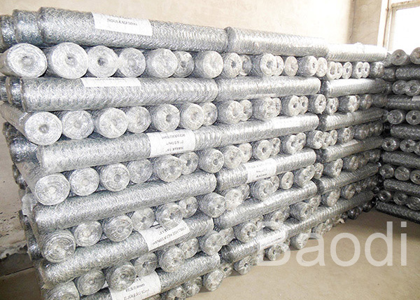 Poultry Fencing Chicken Wire Fence Panels , Electric Zinc Coating Chicken Wire Cage 