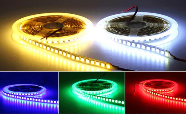 Décoration de la pièce Lumières à bande avec 30 LED/m et télécommande RGB