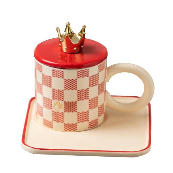 Elegant Ceramic Mugs With Golden Crown Accents Vibrant Checkered Patterns Red White For Luxurious Coffee / Tea Rituals