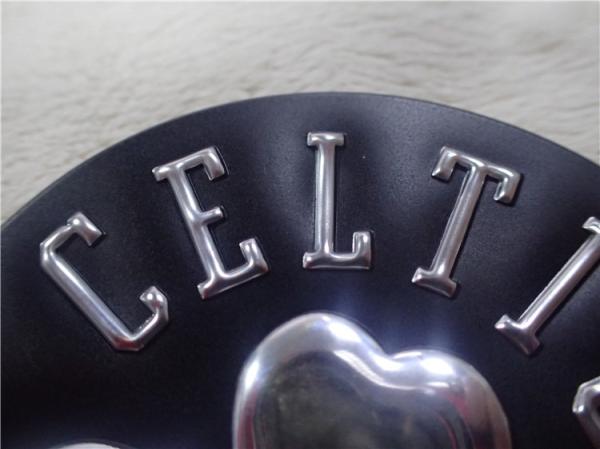 Fer doux sur les logos pour les vêtements courts en peluche monochrome sur le tatami
